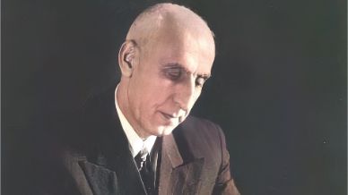 به یاد مصدق بزرگ در سالگرد محاکمه‌اش در بیدادگاه نظامی شاه