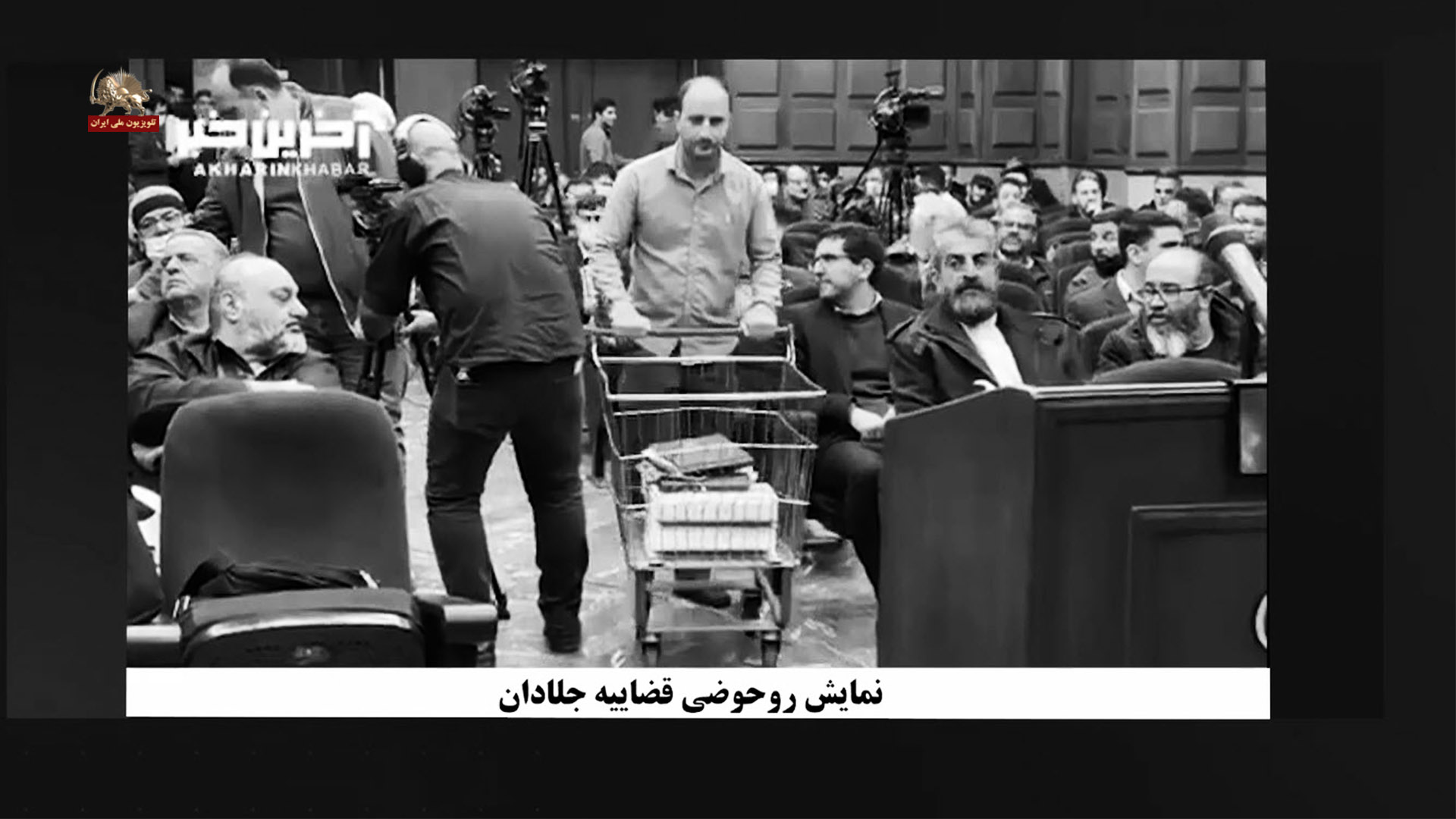 نمایش رو حوضی