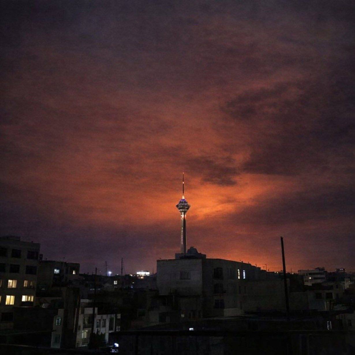 تهران به رنگ قرمز