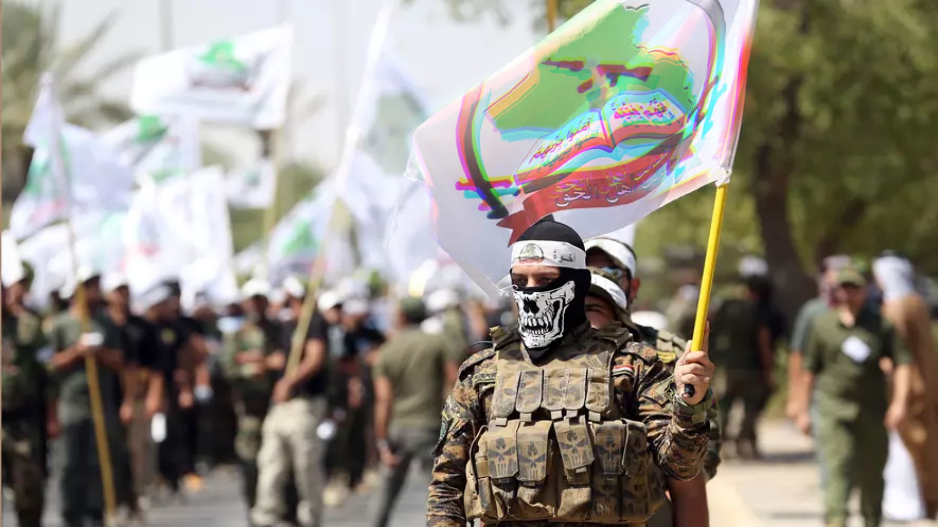 اعضای حشد الشعبی عراق در رژه گروه شیعی عصائب اهل الحق،