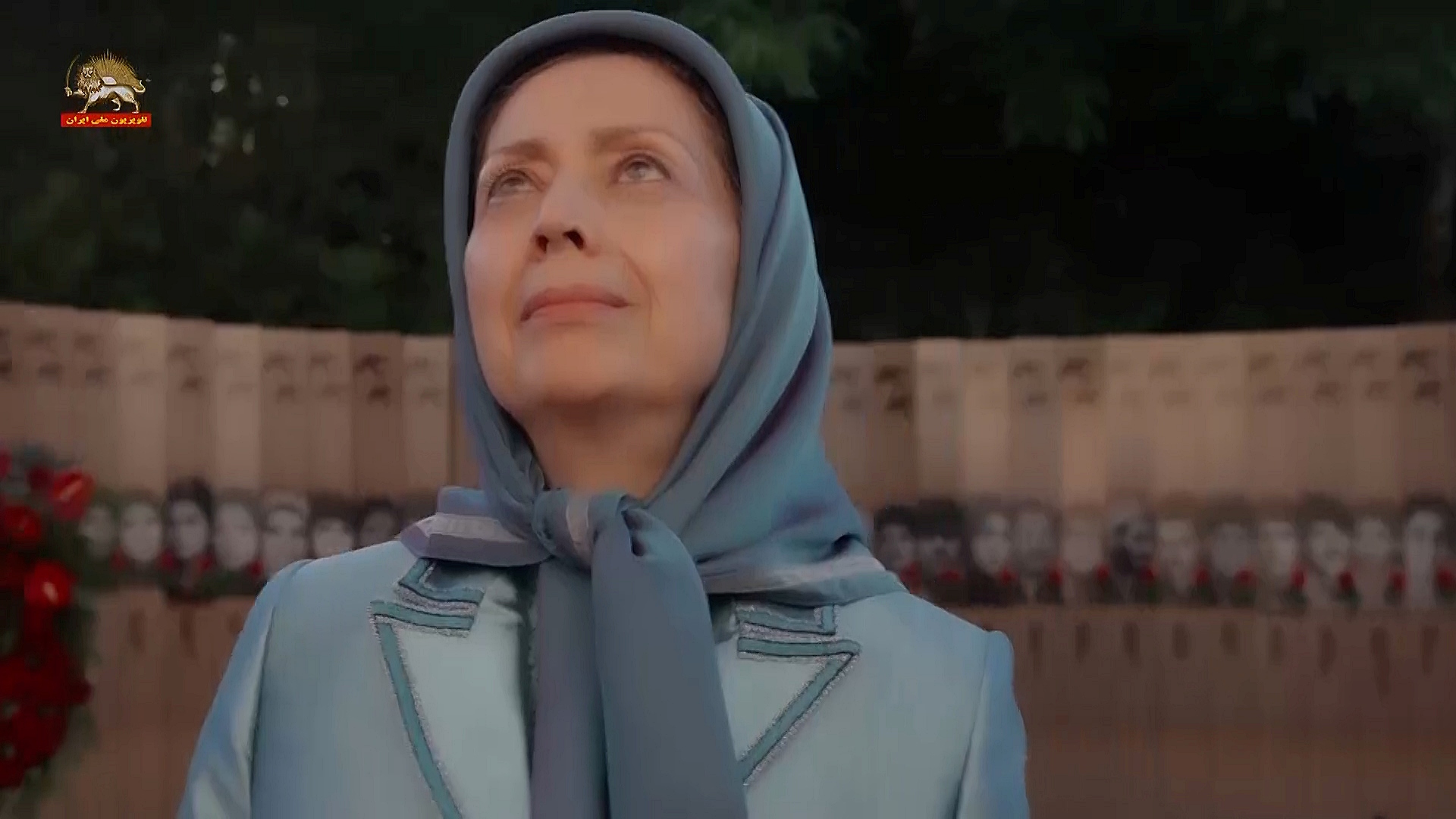 بازدید از نمایشگاه - مریم رجوی