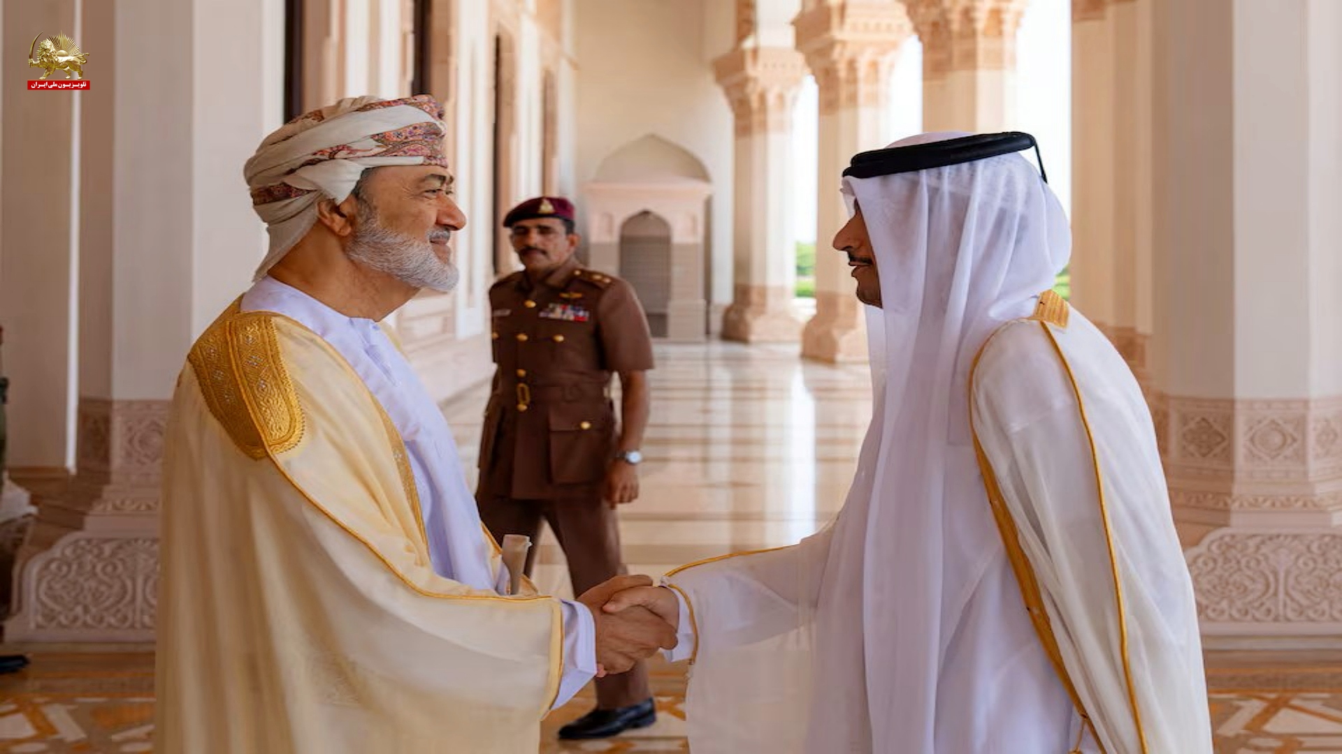 سلطان عمان هیثم بن طارق السعید با نخست وزیر و وزیر امور خارجه قطر